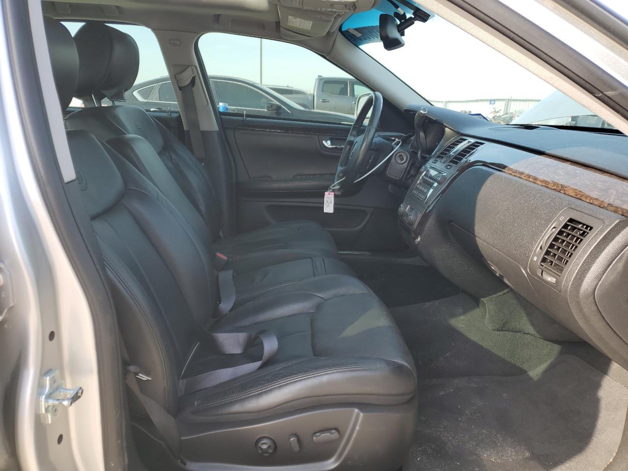 2010 Cadillac DTS - Image 7