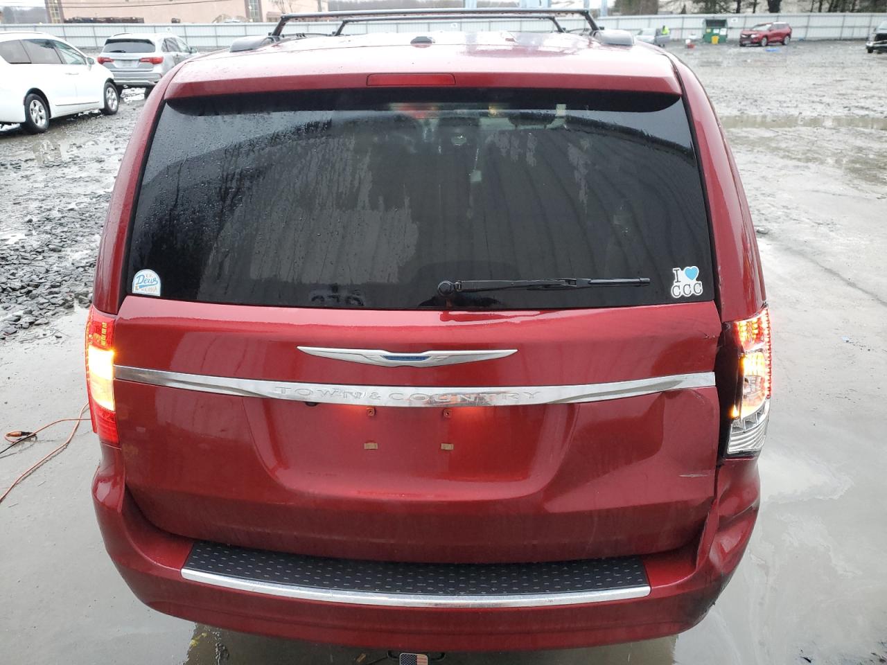2015 Chrysler Town & Country - Image 6