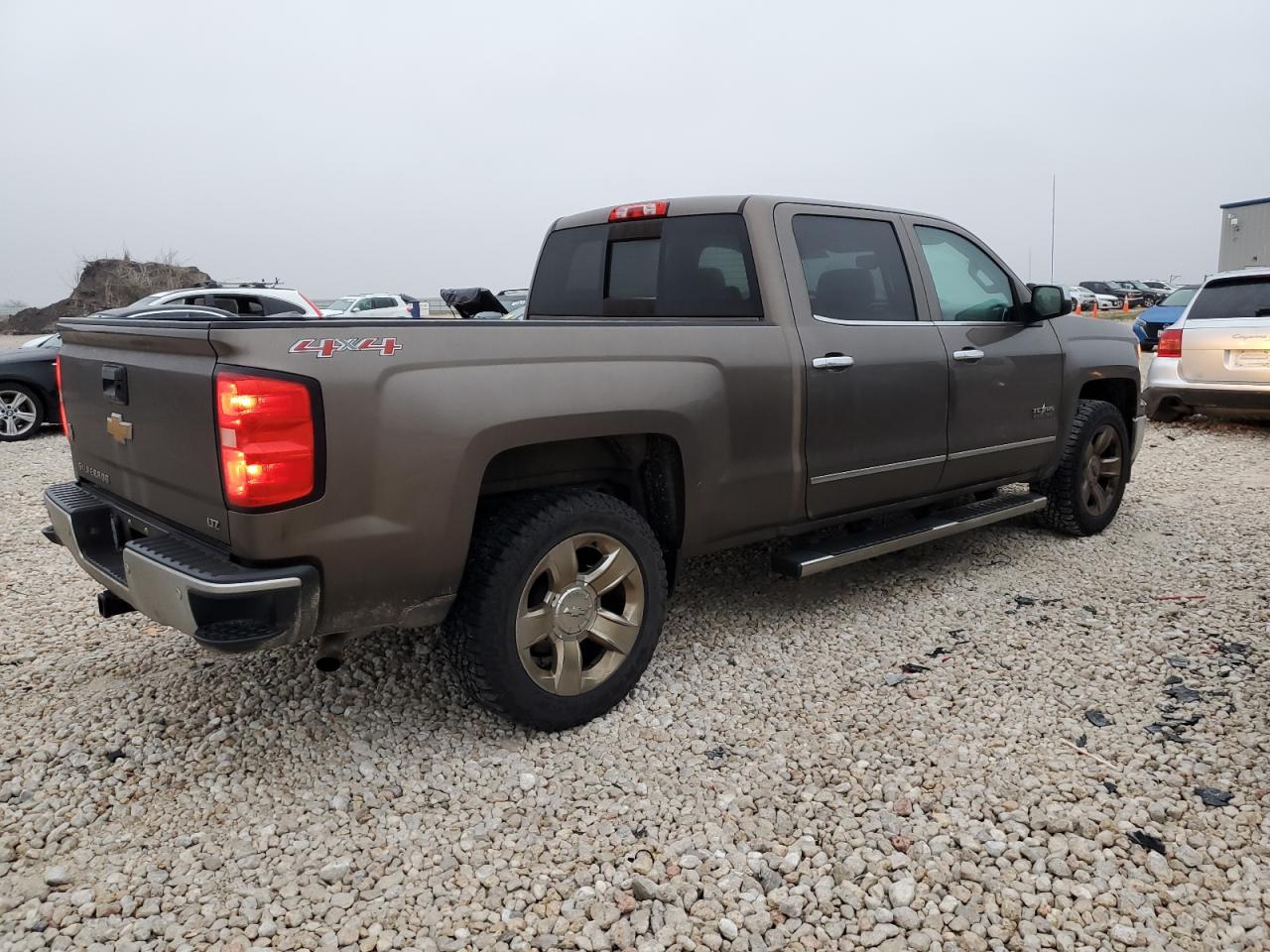 2015 Chevrolet Silverado - Image 3