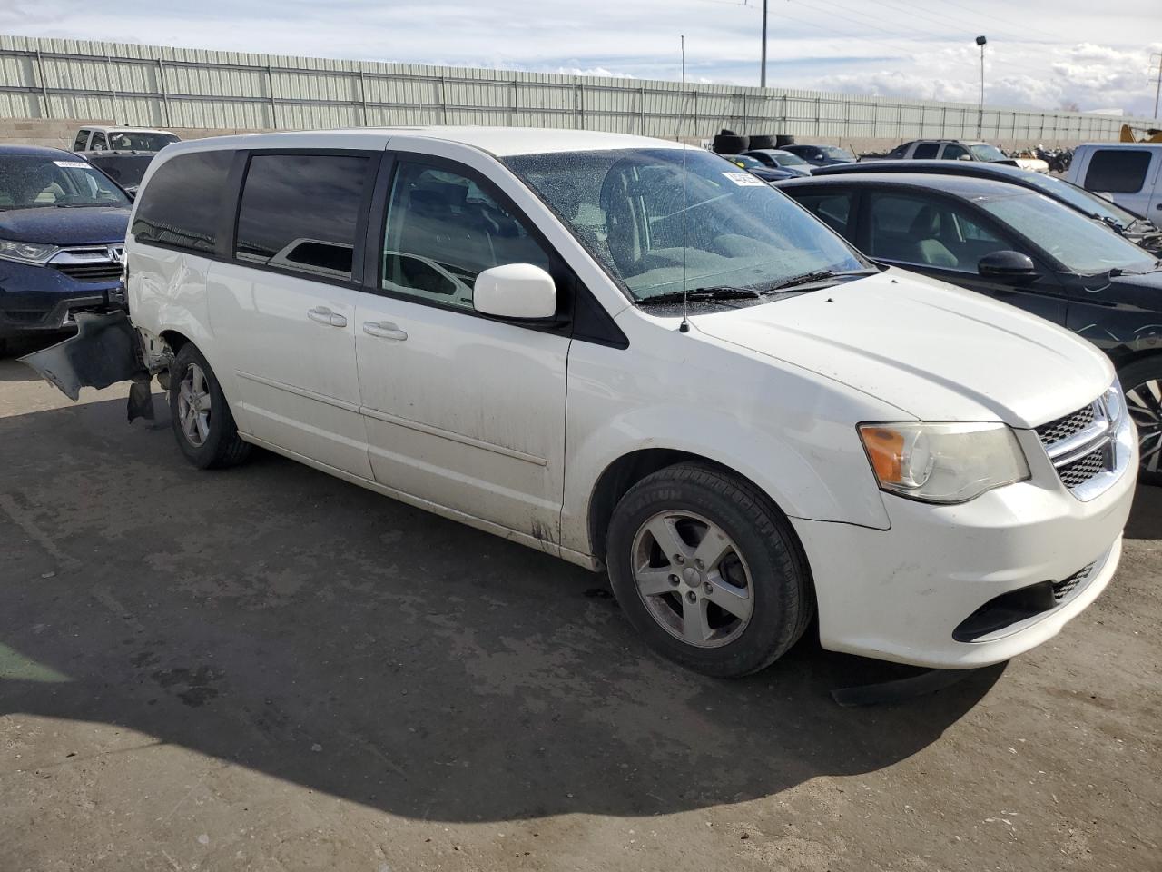 2013 Dodge Caravan - Image 4