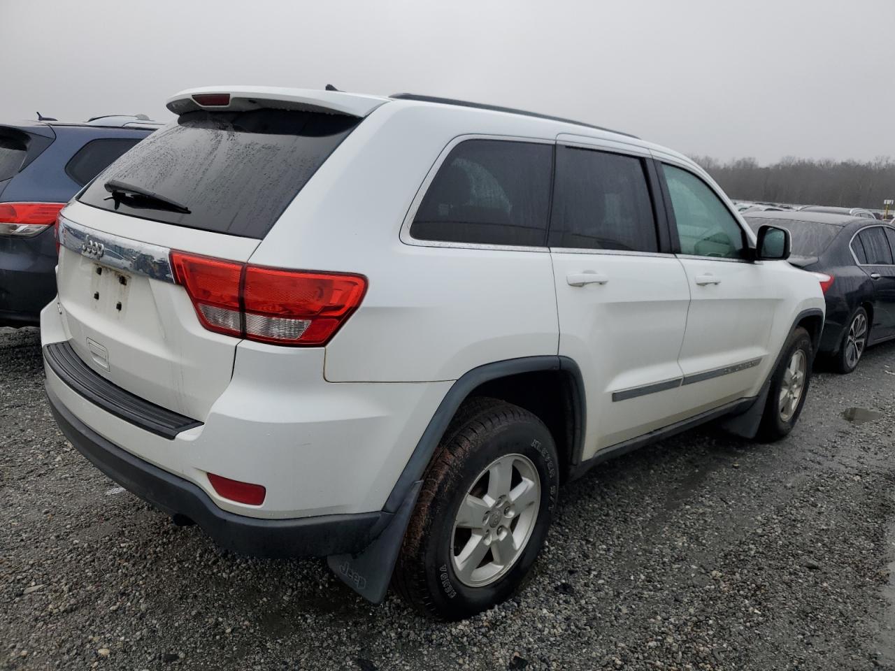 2013 Jeep Grand Cherokee - Image 3
