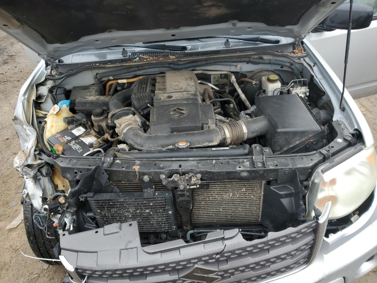 2011 Suzuki Equator - Image 11