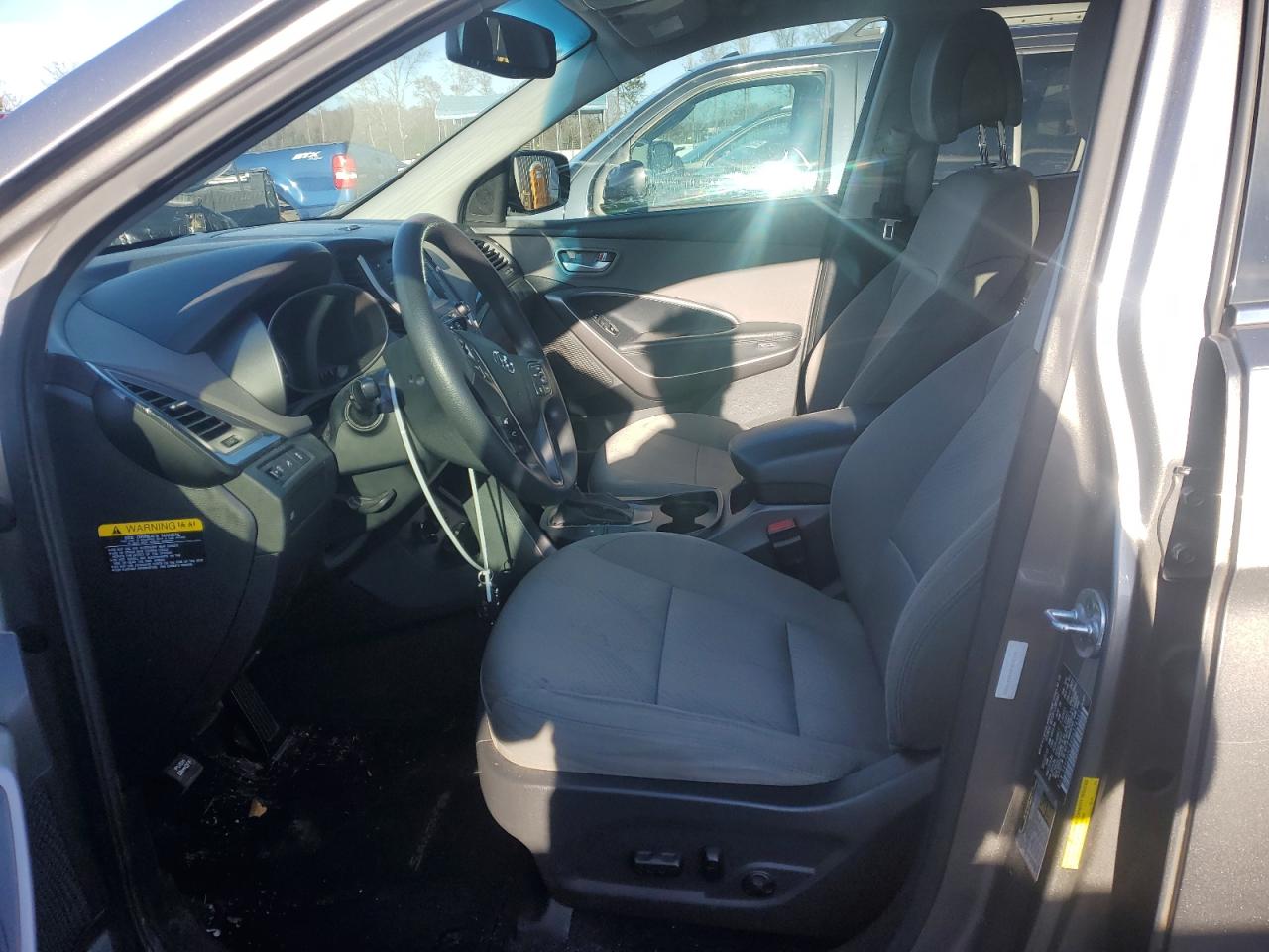 2016 Hyundai Santa Fe - Image 7