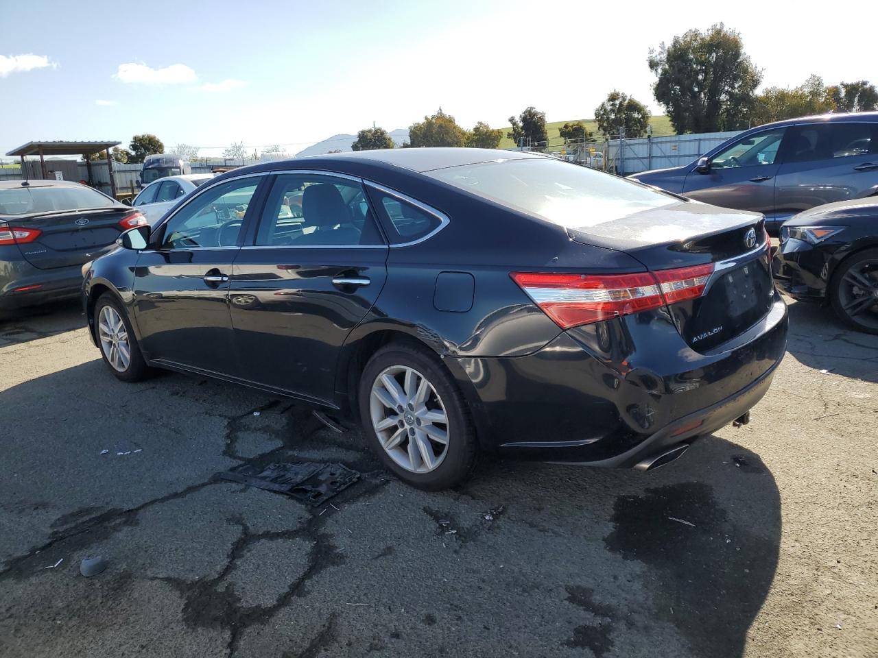 2013 Toyota Avalon - Image 2