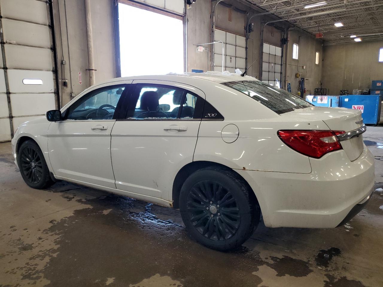 2013 Chrysler 200 - Image 2