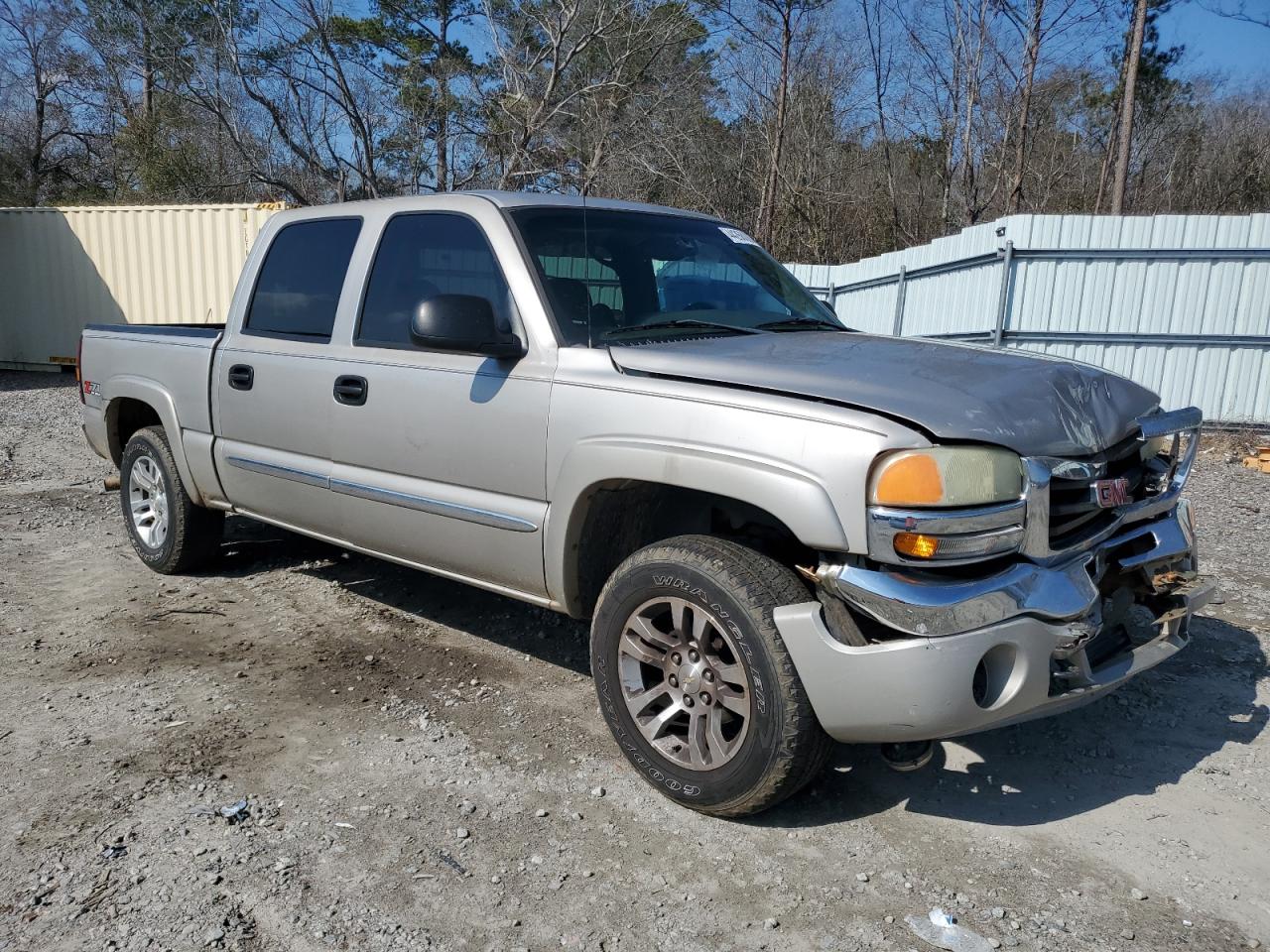 2004 GMC Sierra - Image 4