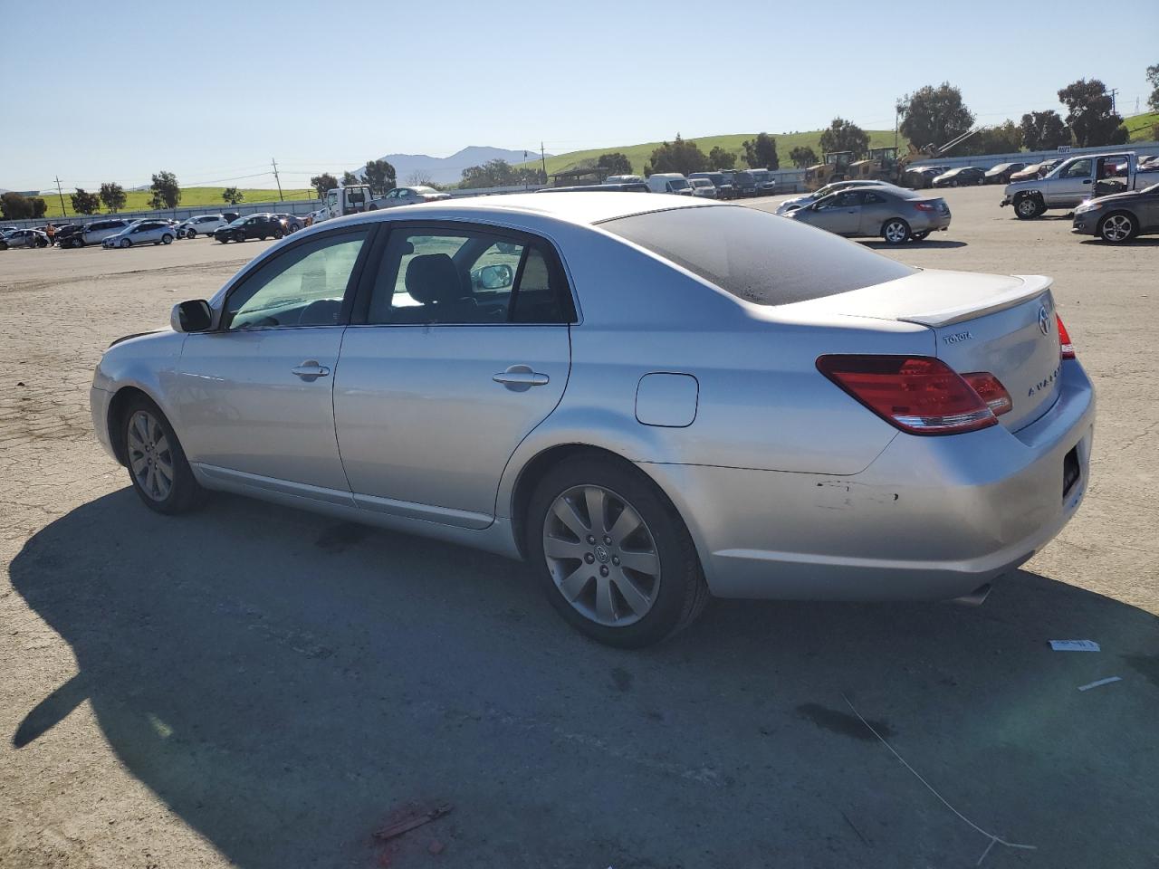 2006 Toyota Avalon - Image 2