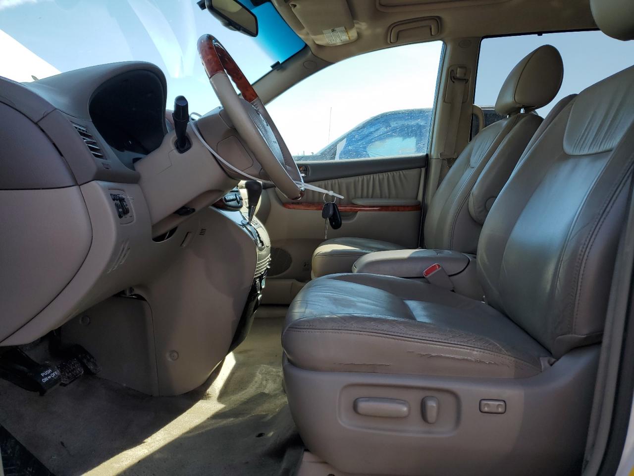 2009 Toyota Sienna - Image 7