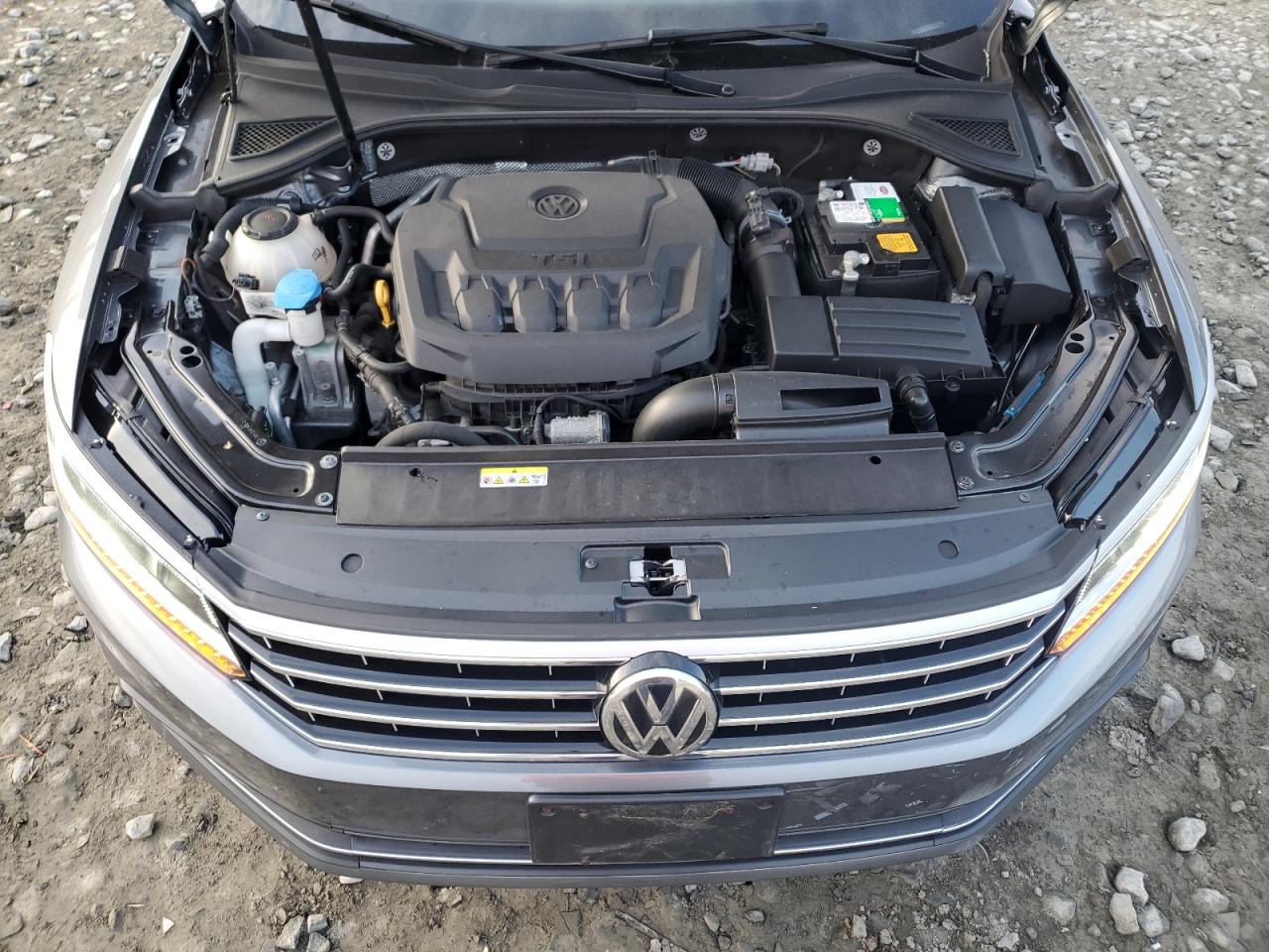 2018 Volkswagen Passat - Image 11