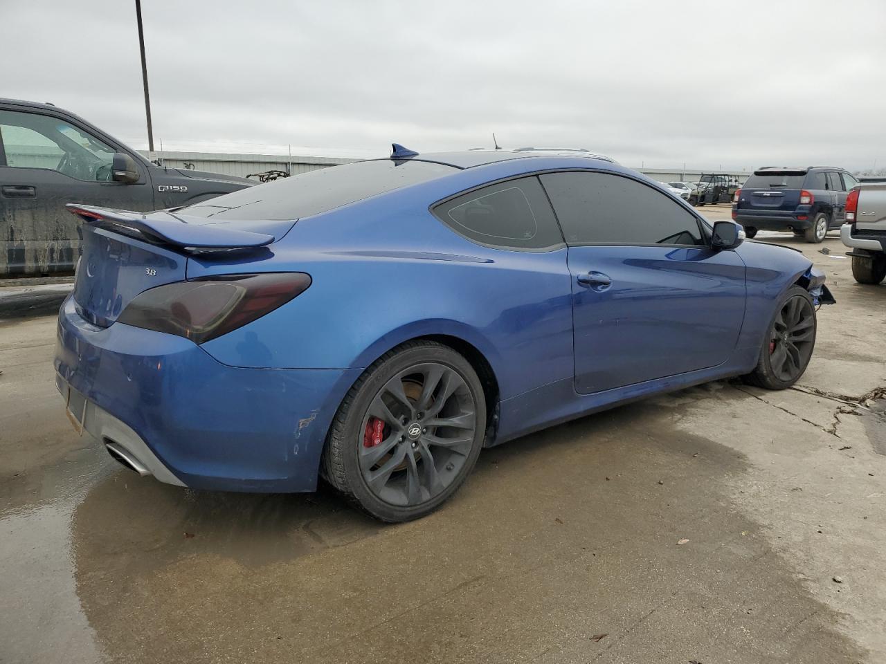 2015 Hyundai Genesis - Image 3