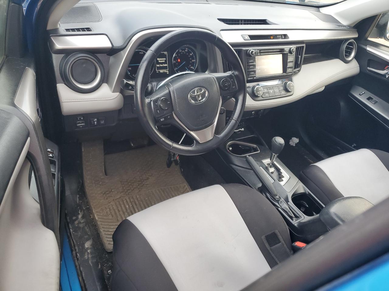 2017 Toyota RAV 4 - Image 8