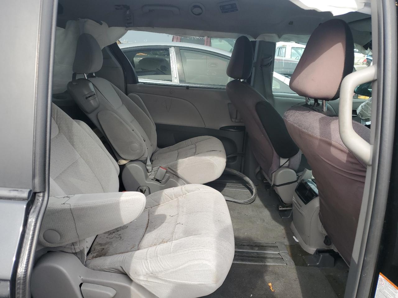 2015 Toyota Sienna - Image 11