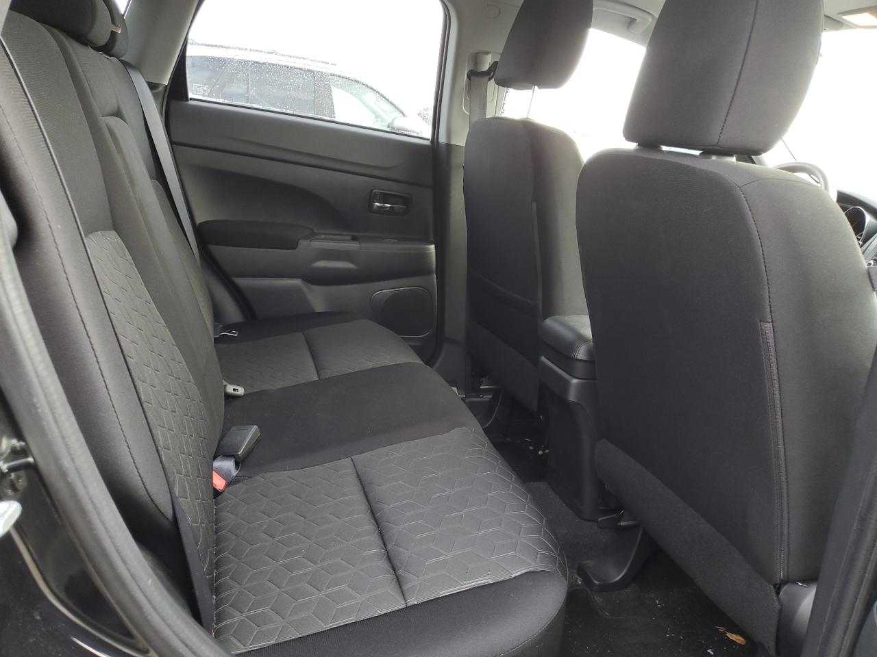 2021 Mitsubishi Outlander - Image 11