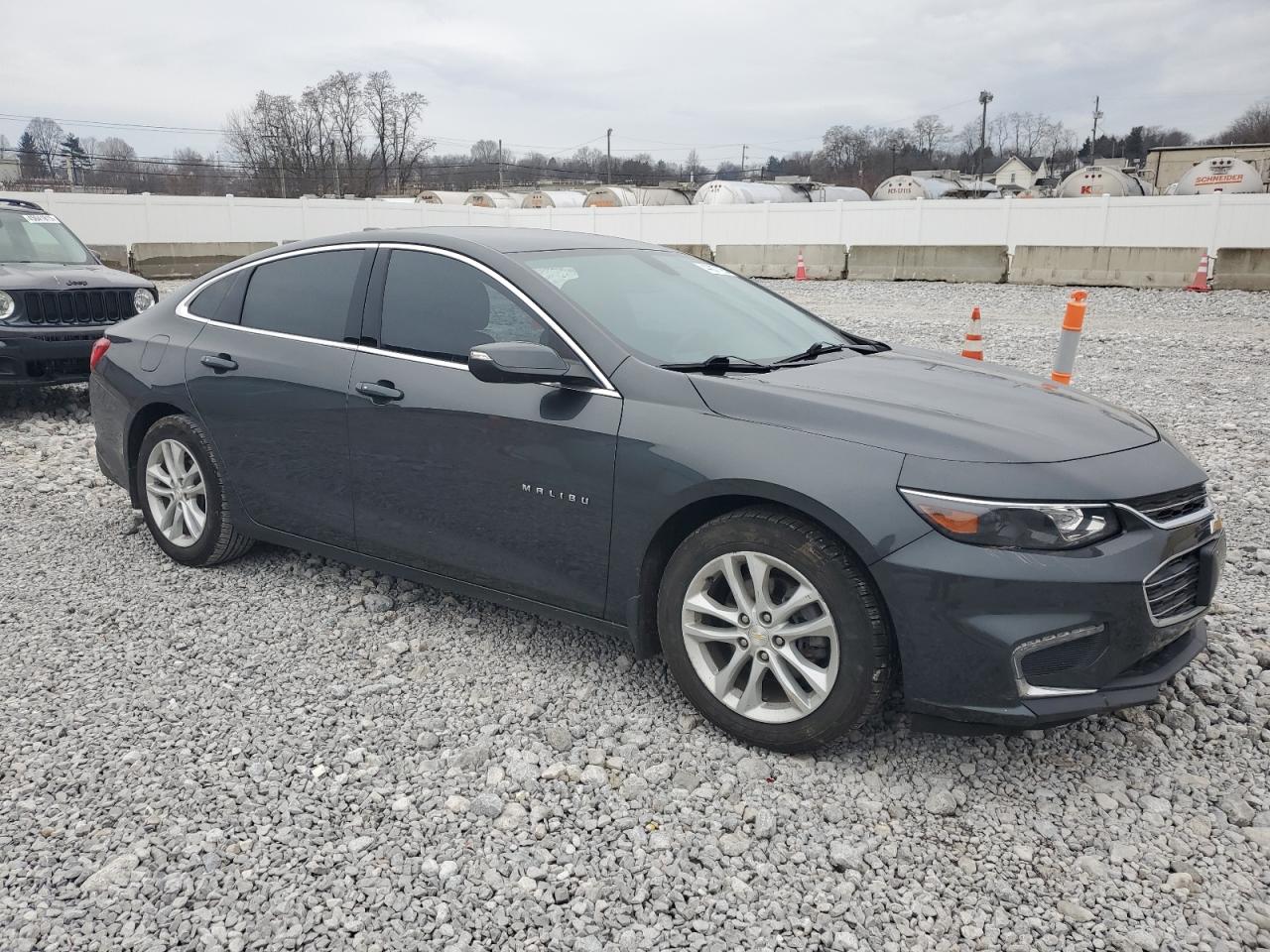 2016 Chevrolet Malibu - Image 4