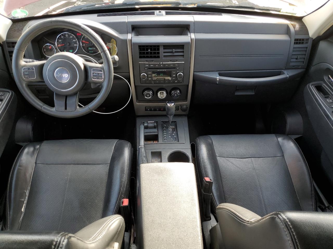 2012 Jeep Liberty (North America) - Image 8