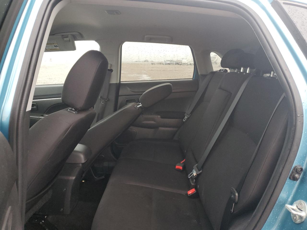 2014 Mitsubishi Outlander - Image 10