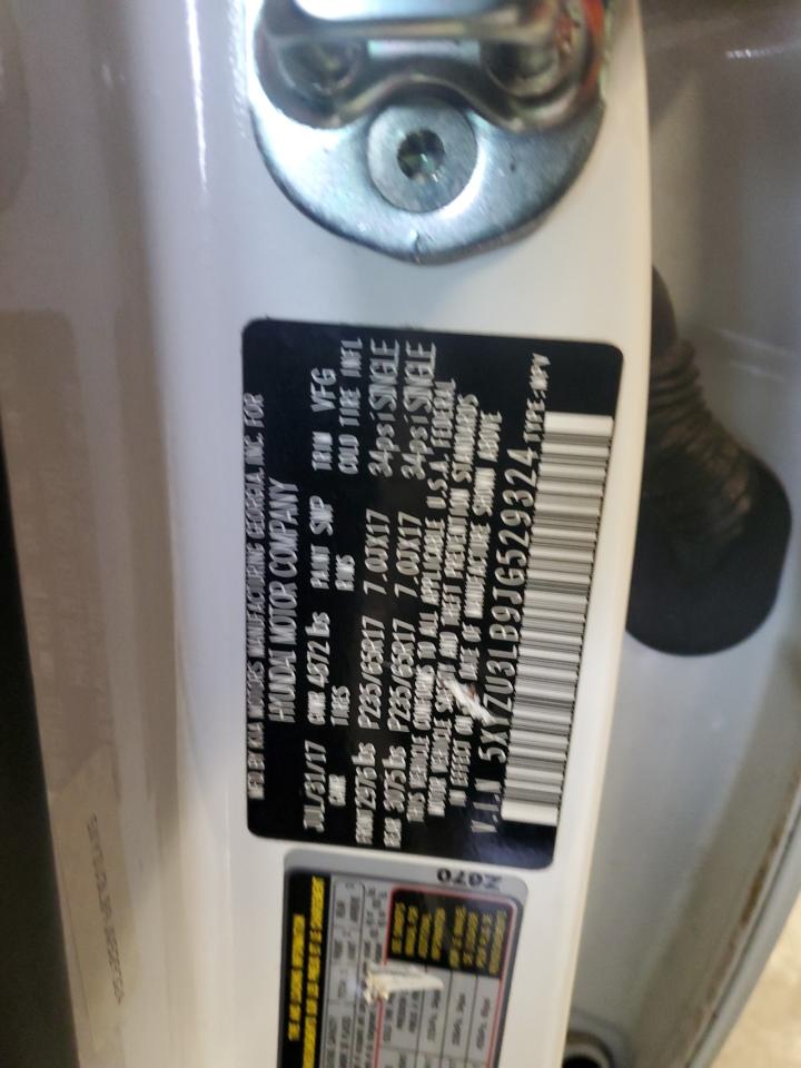 2018 Hyundai Santa Fe - Image 13