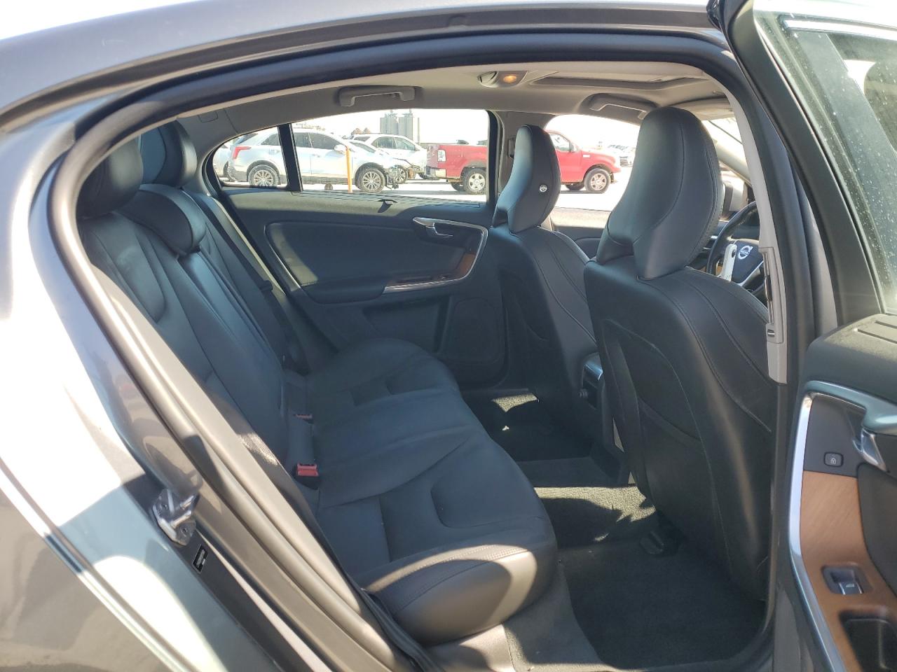 2018 Volvo S60 - Image 10
