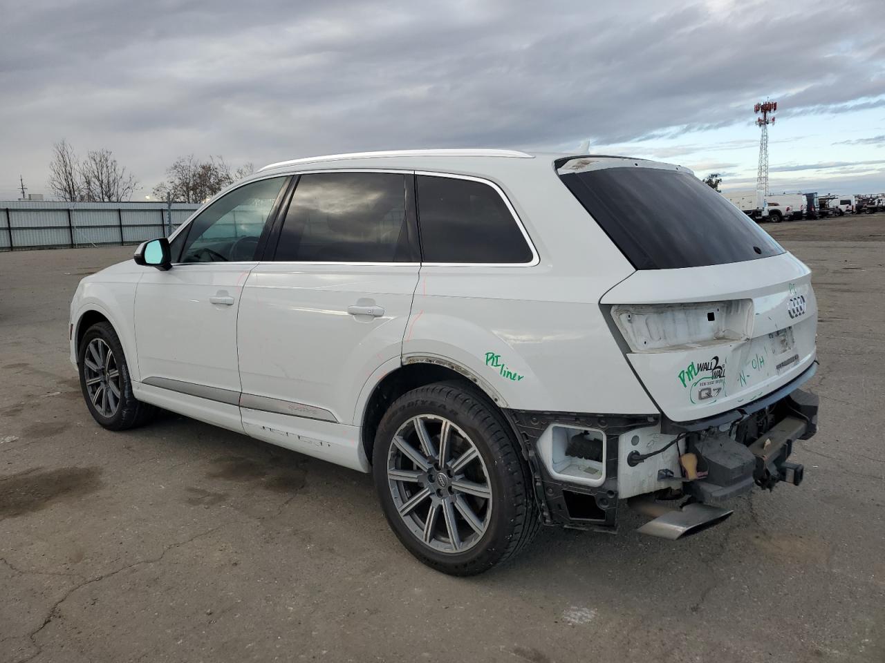 2017 Audi Q7 - Image 2