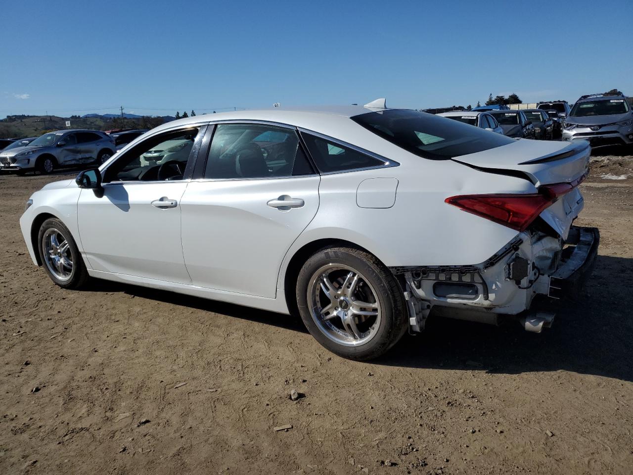 2019 Toyota Avalon - Image 2