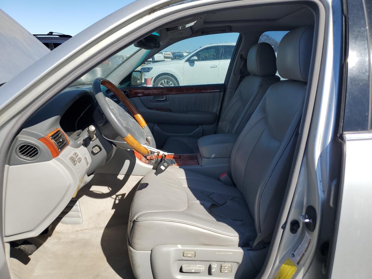 2005 Lexus LS - Image 7