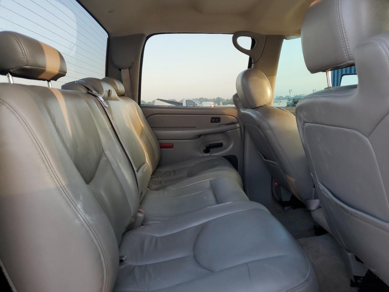 2005 GMC Sierra - Image 10