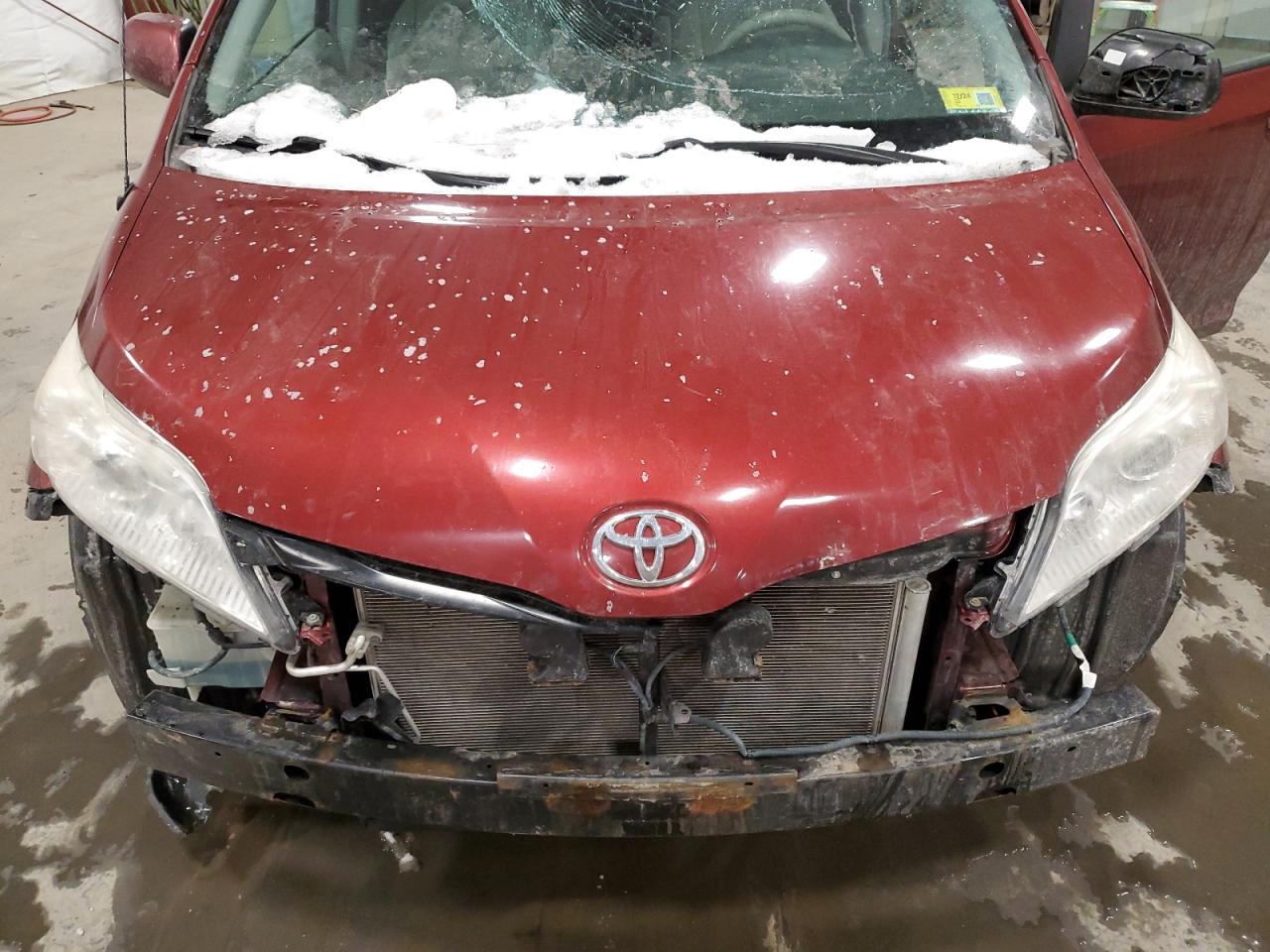 2012 Toyota Sienna - Image 12