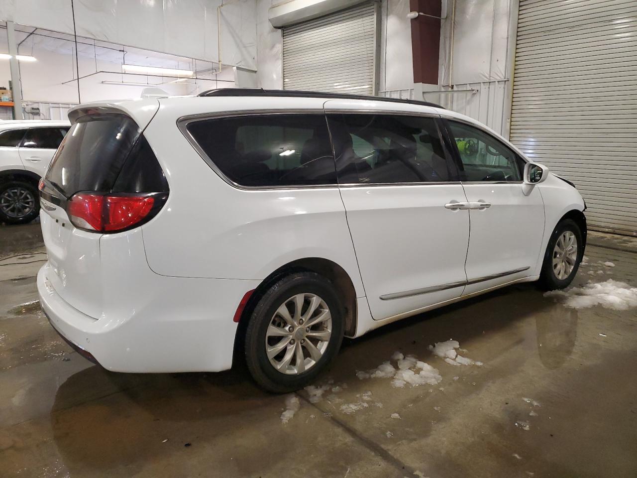 2017 Chrysler Pacifica - Image 3