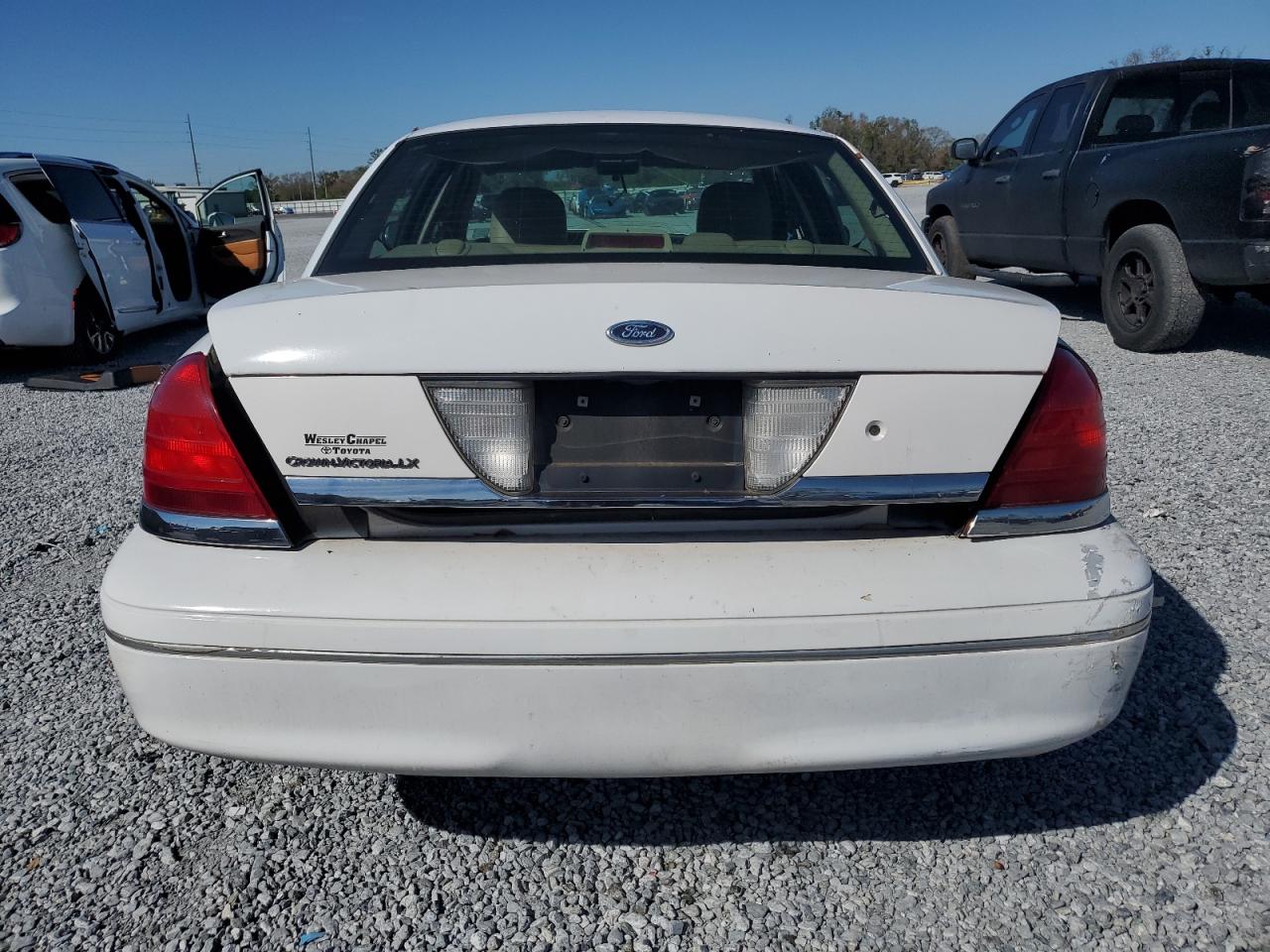 2004 Ford Crown Victoria - Image 6