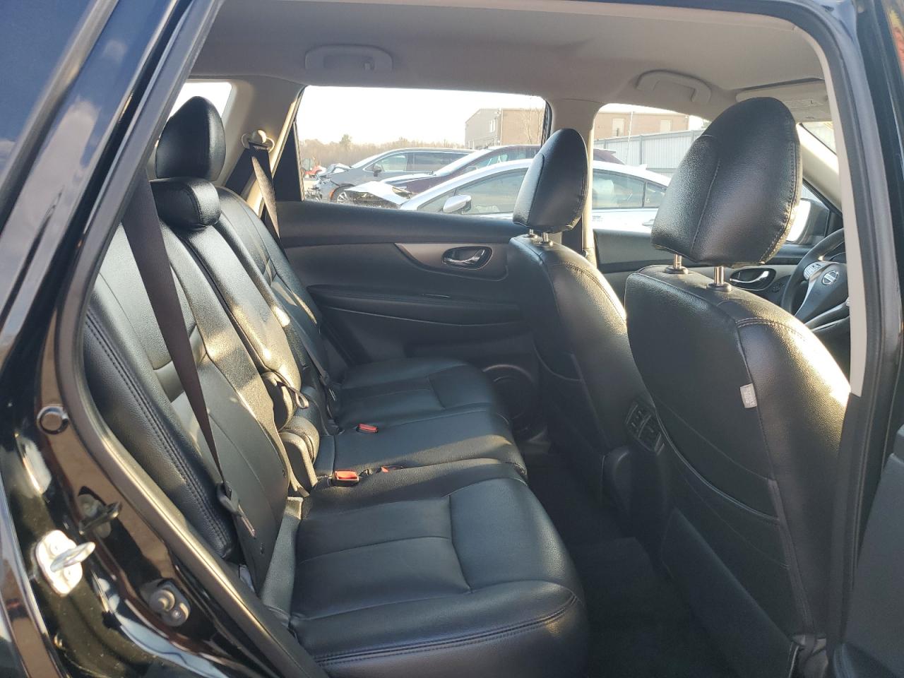 2015 Nissan Rogue - Image 11