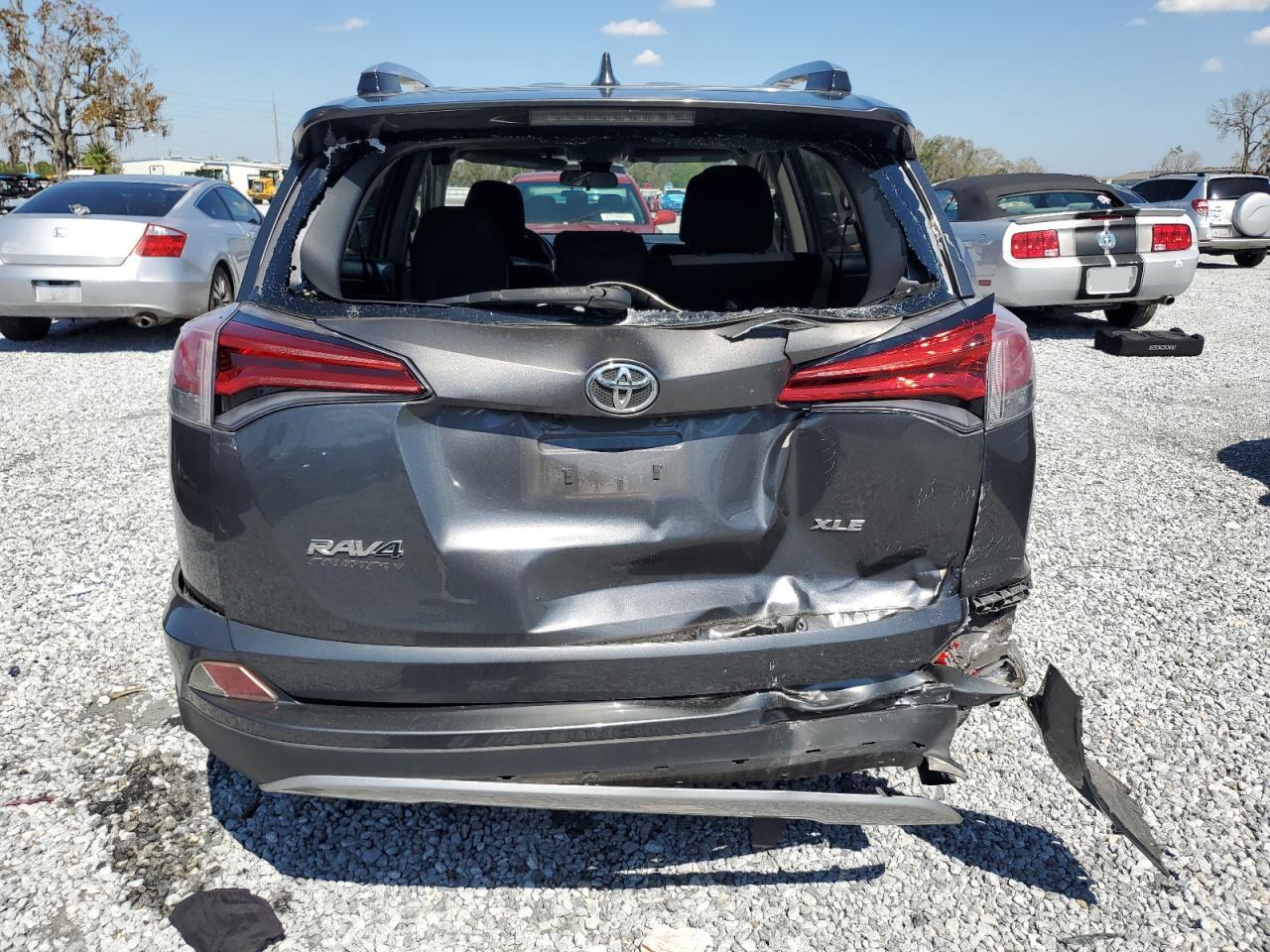 2017 Toyota RAV 4 - Image 6