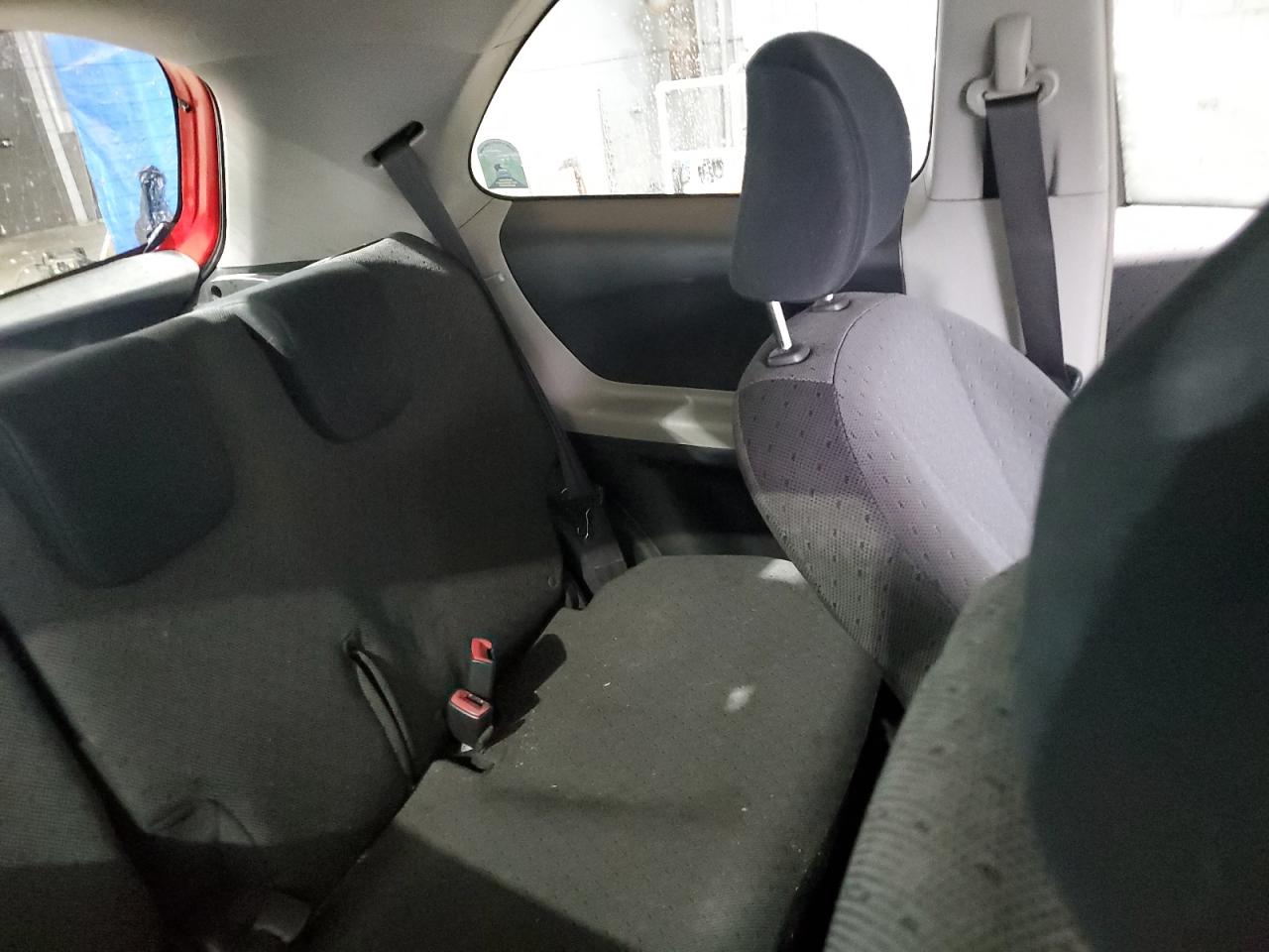 2010 Toyota Yaris - Image 10
