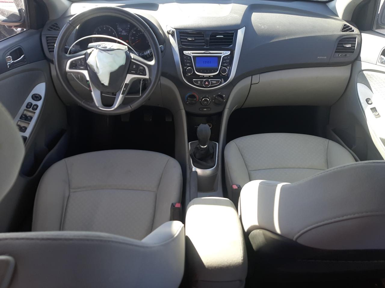 2013 Hyundai Accent - Image 8