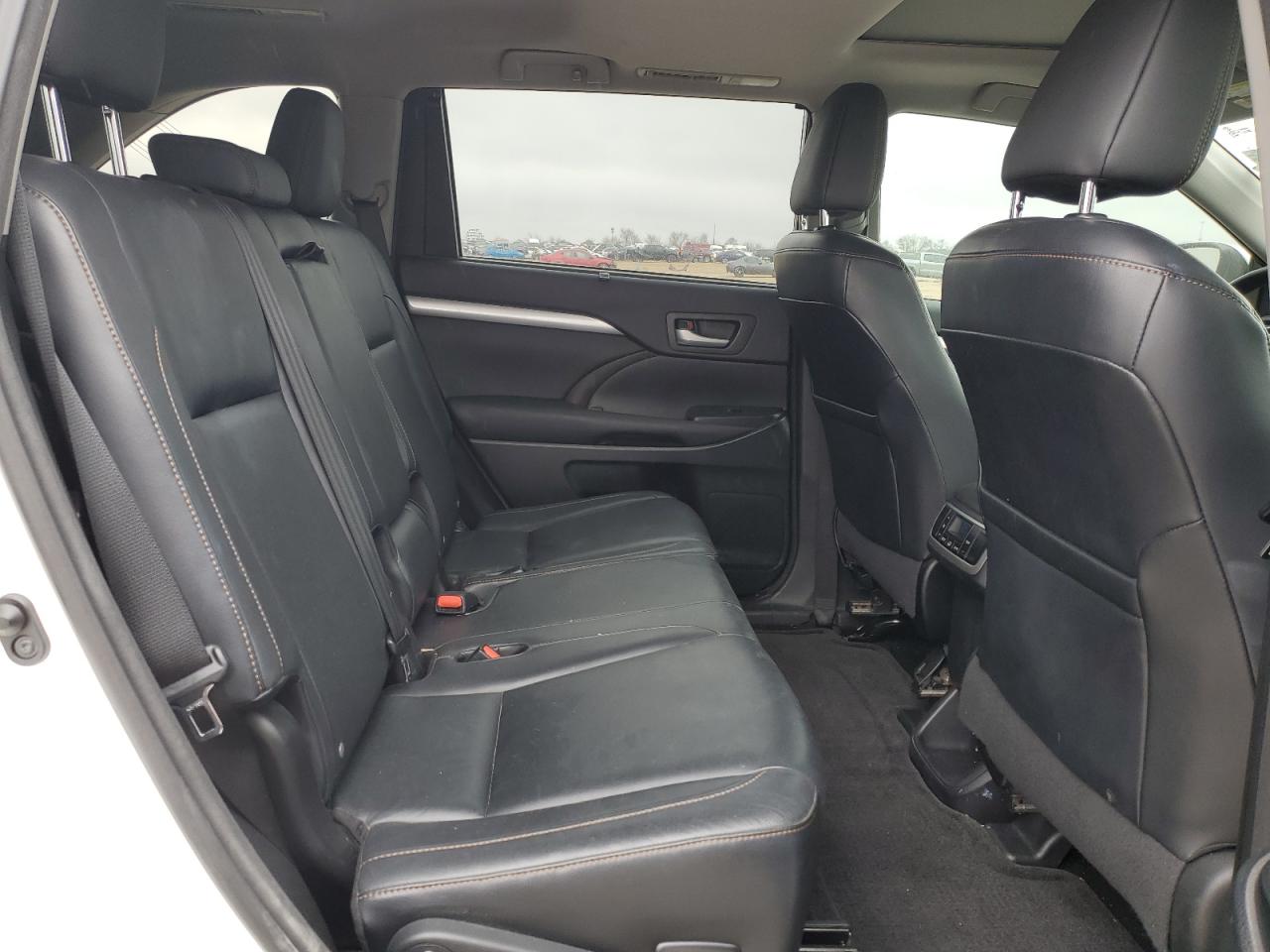 2015 Toyota Highlander - Image 10