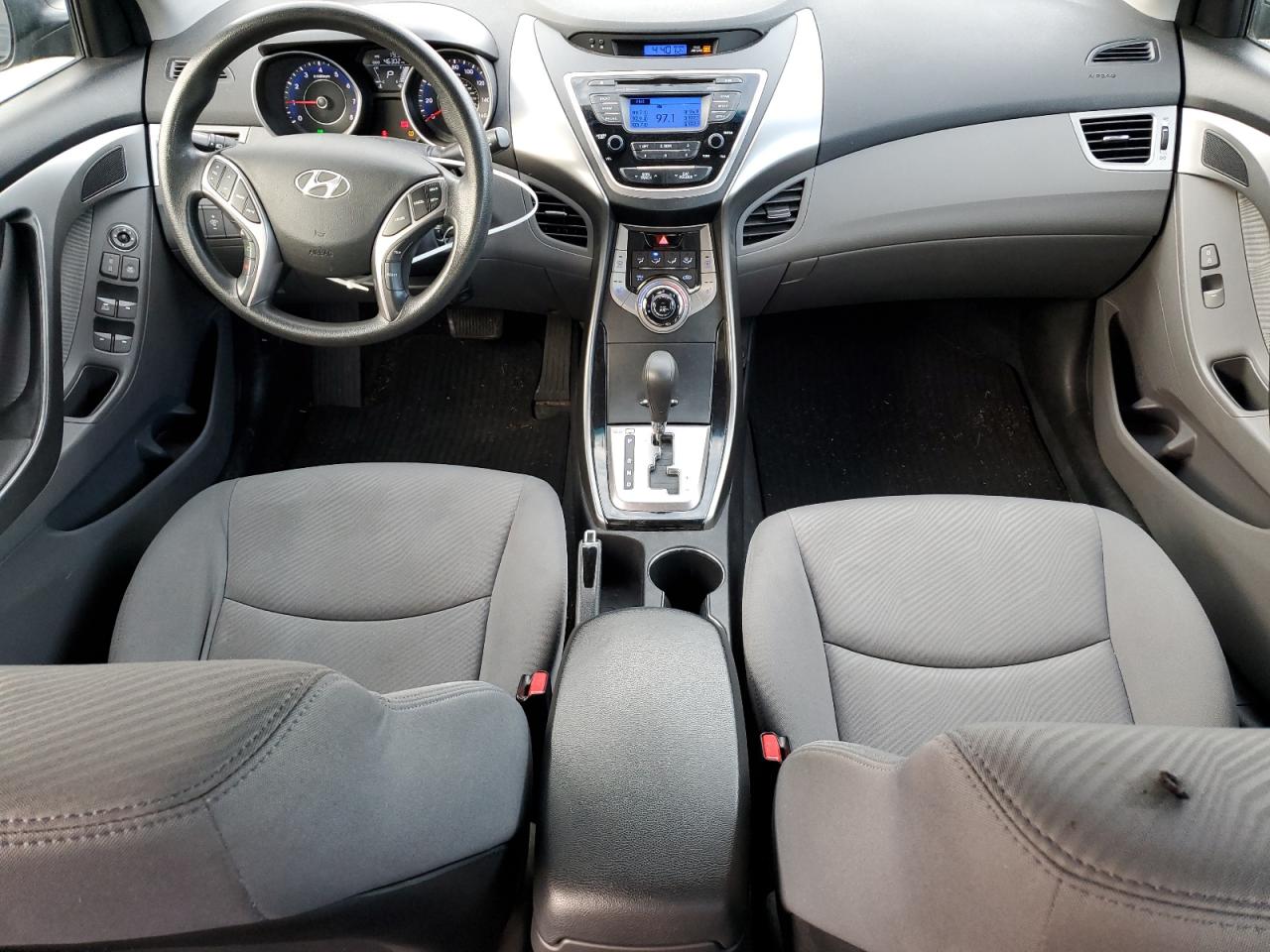2013 Hyundai Elantra - Image 8