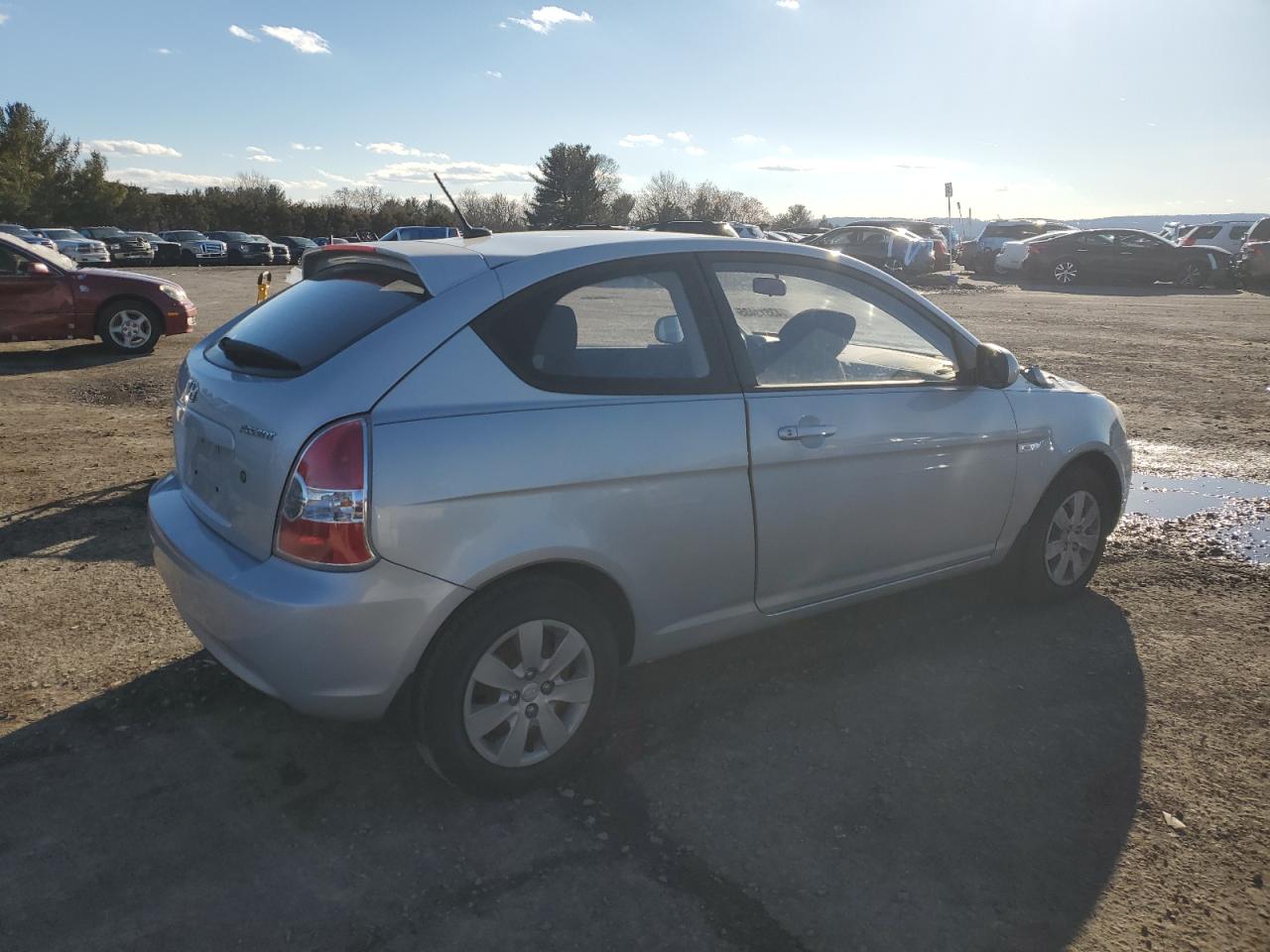2011 Hyundai Accent - Image 3