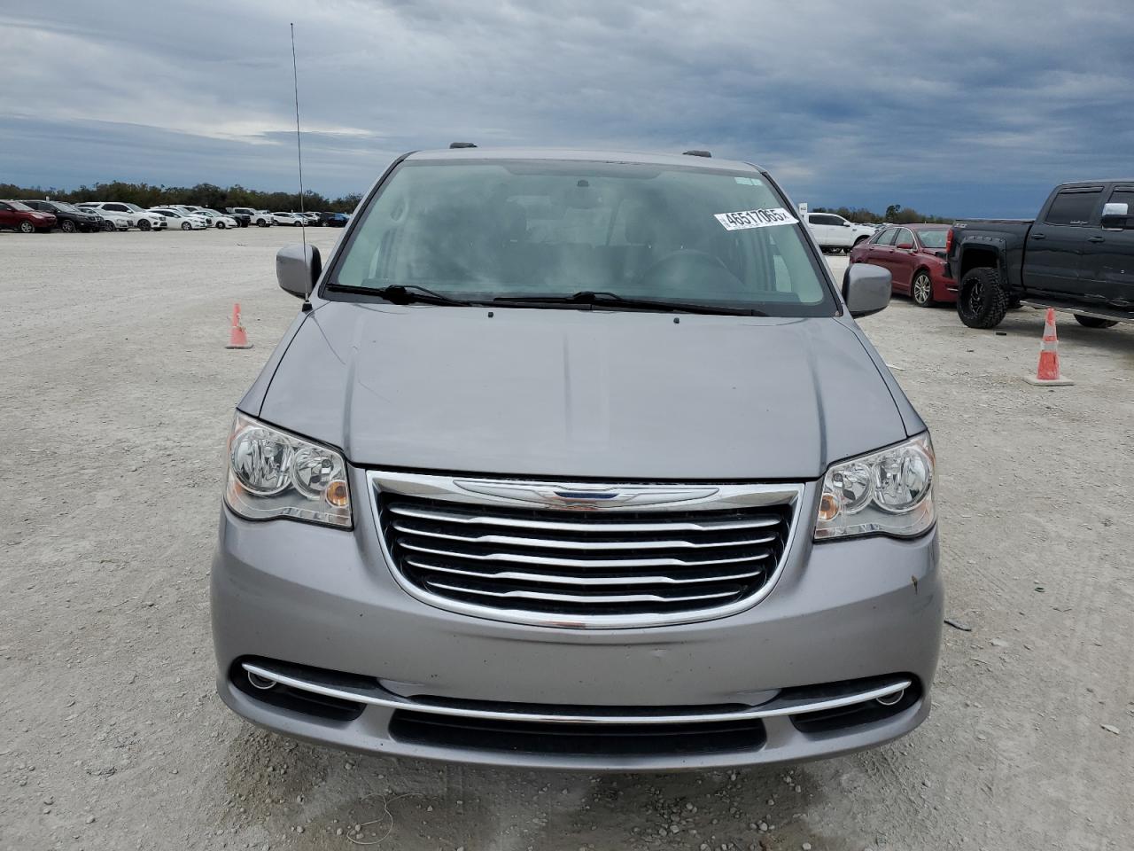 2016 Chrysler Town & Country - Image 5