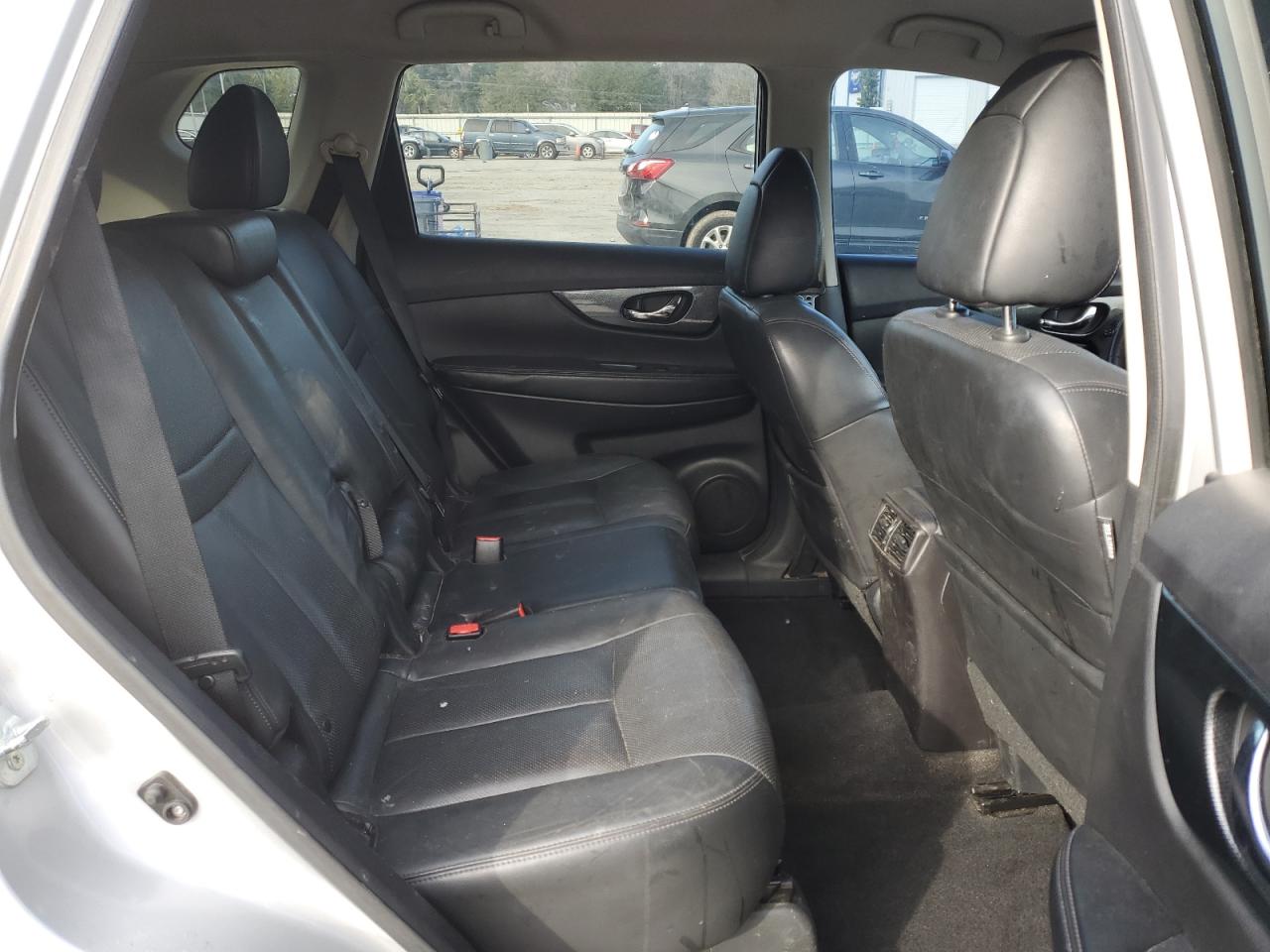 2015 Nissan Rogue - Image 12