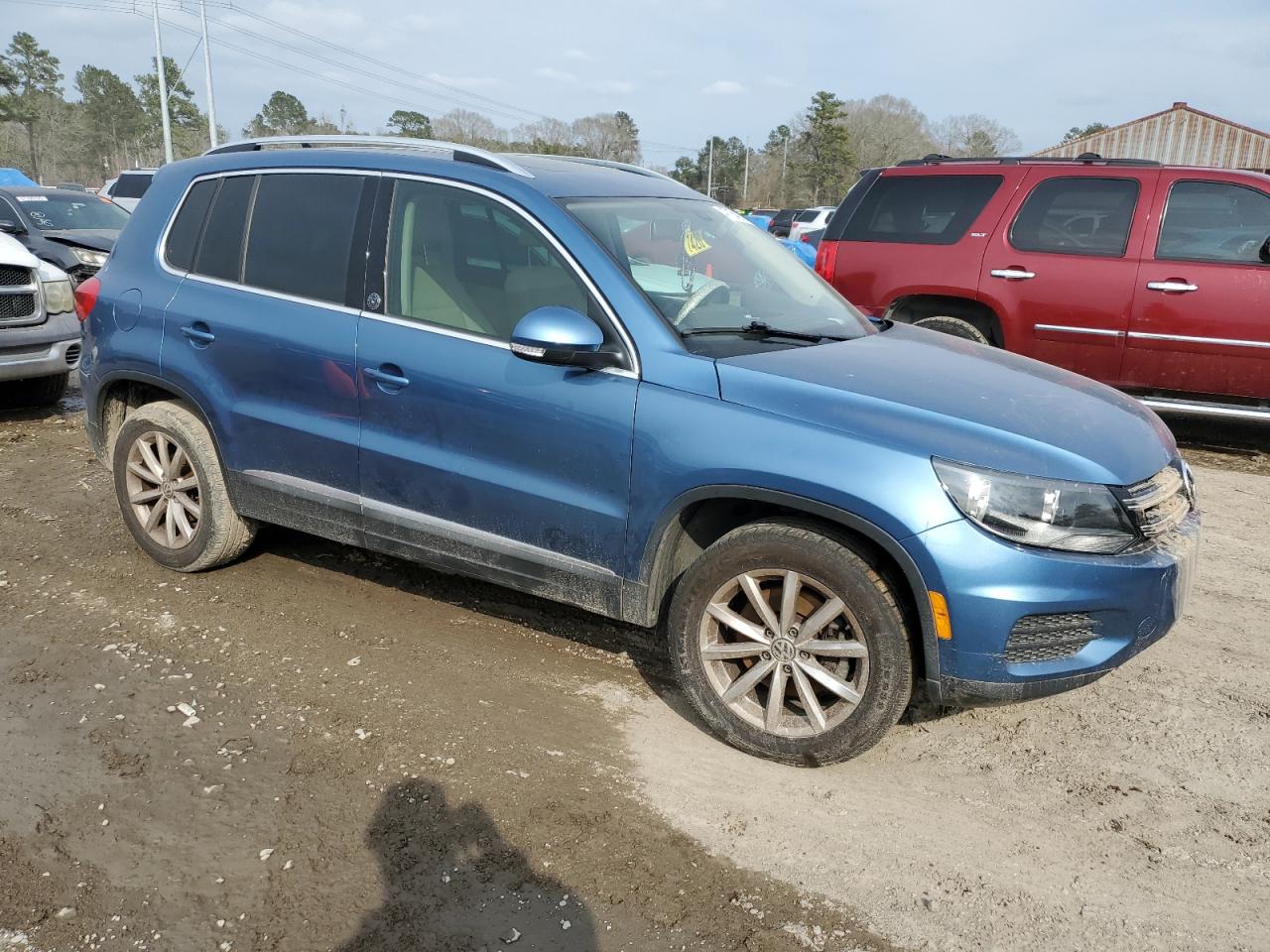 2017 Volkswagen Tiguan - Image 4