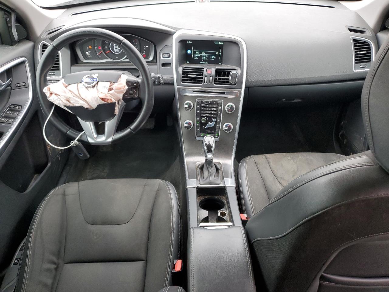 2016 Volvo XC60 - Image 8