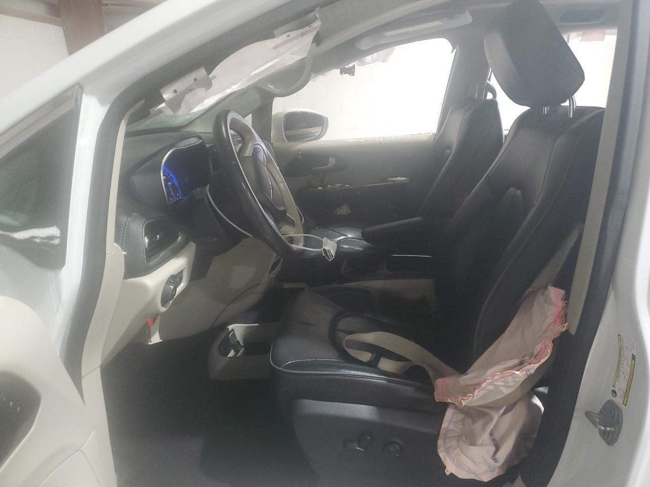 2020 Chrysler Pacifica - Image 7