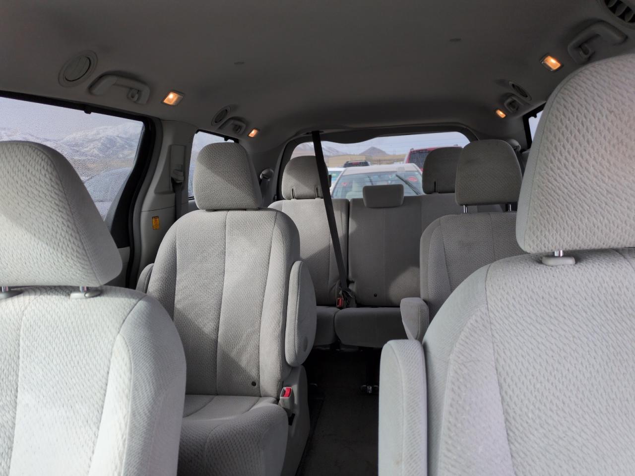 2012 Toyota Sienna - Image 10