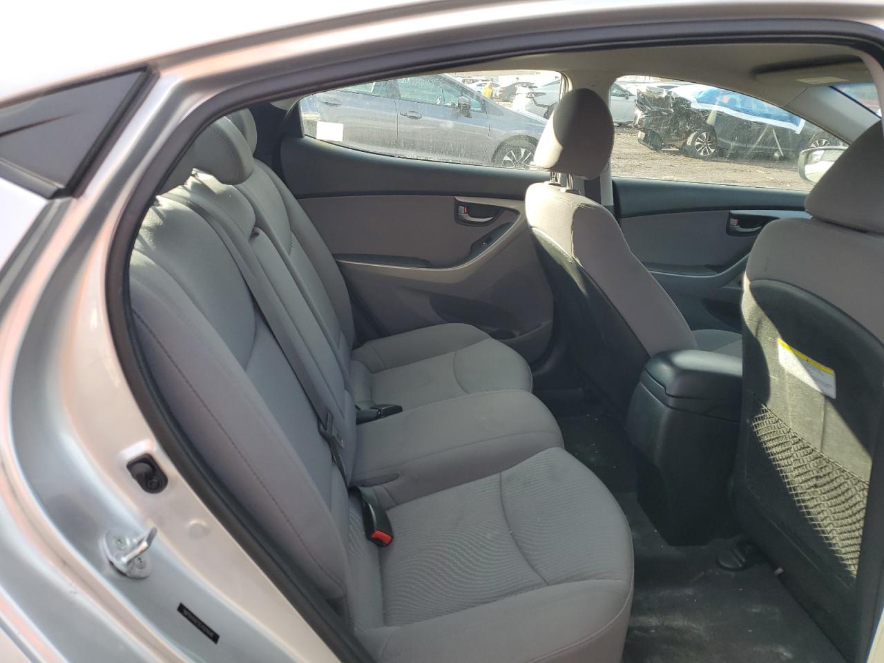 2014 Hyundai Elantra - Image 10