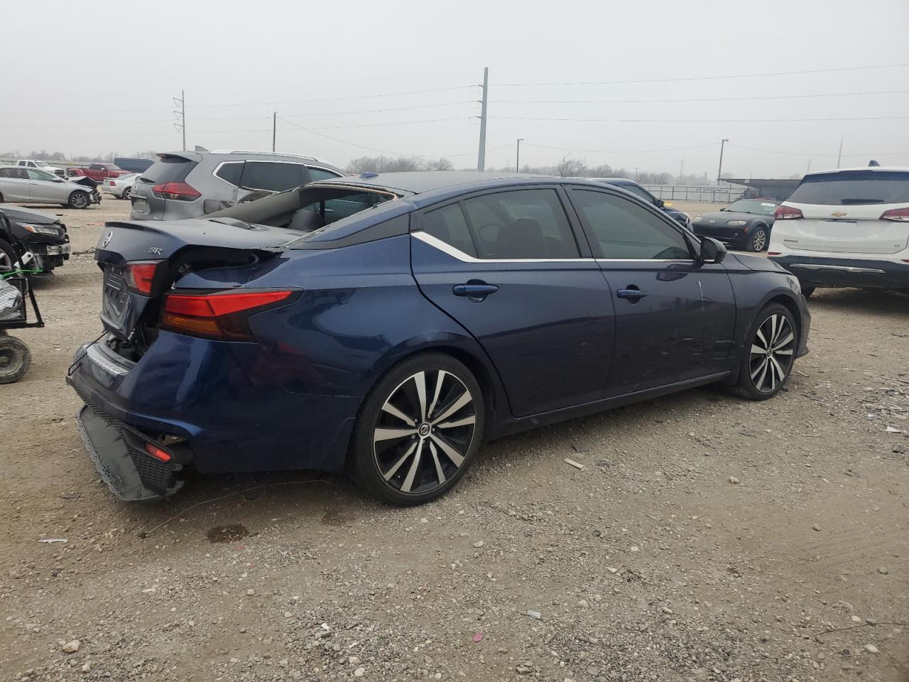2022 Nissan Altima - Image 3