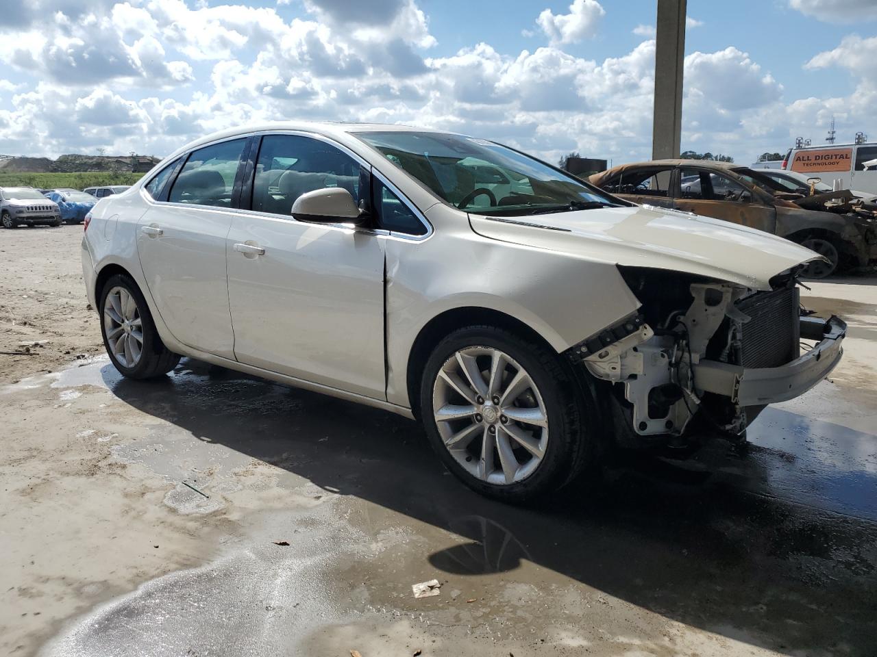 2015 Buick Verano - Image 4