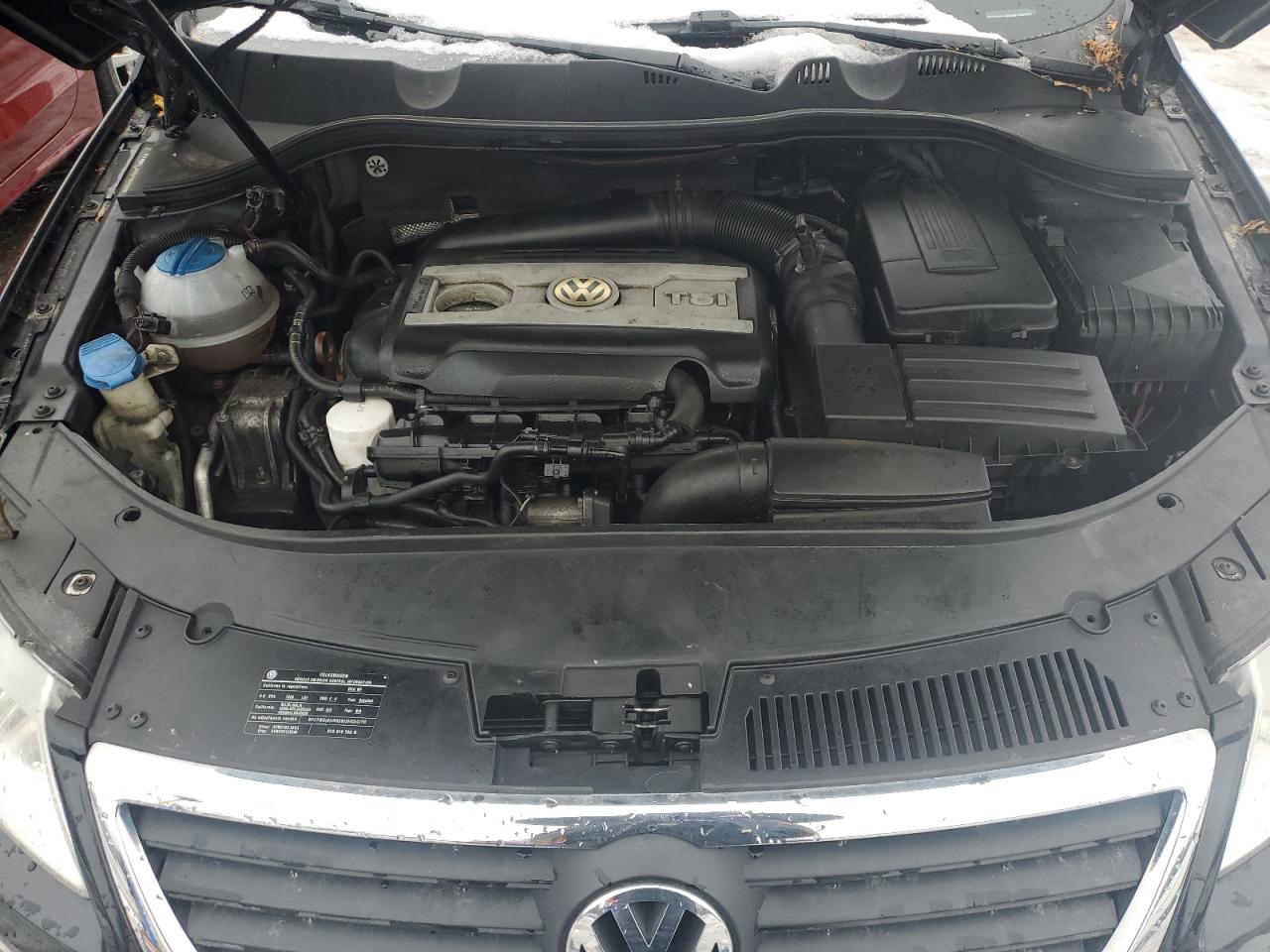 2010 Volkswagen Passat - Image 11