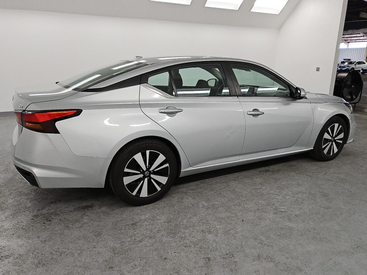 2021 Nissan Altima - Image 3