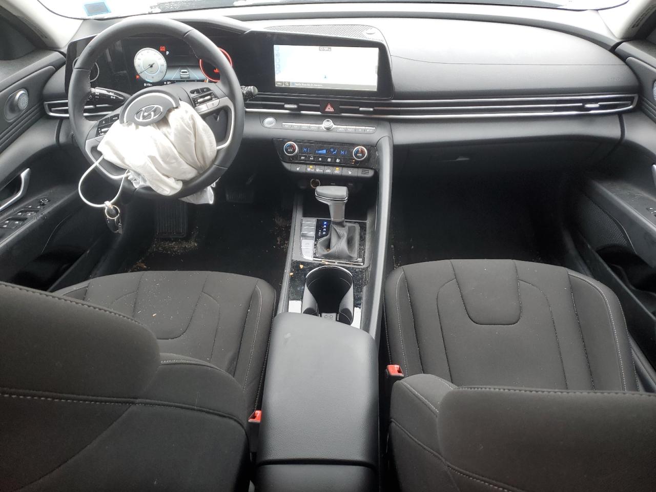 2023 Hyundai Elantra - Image 8