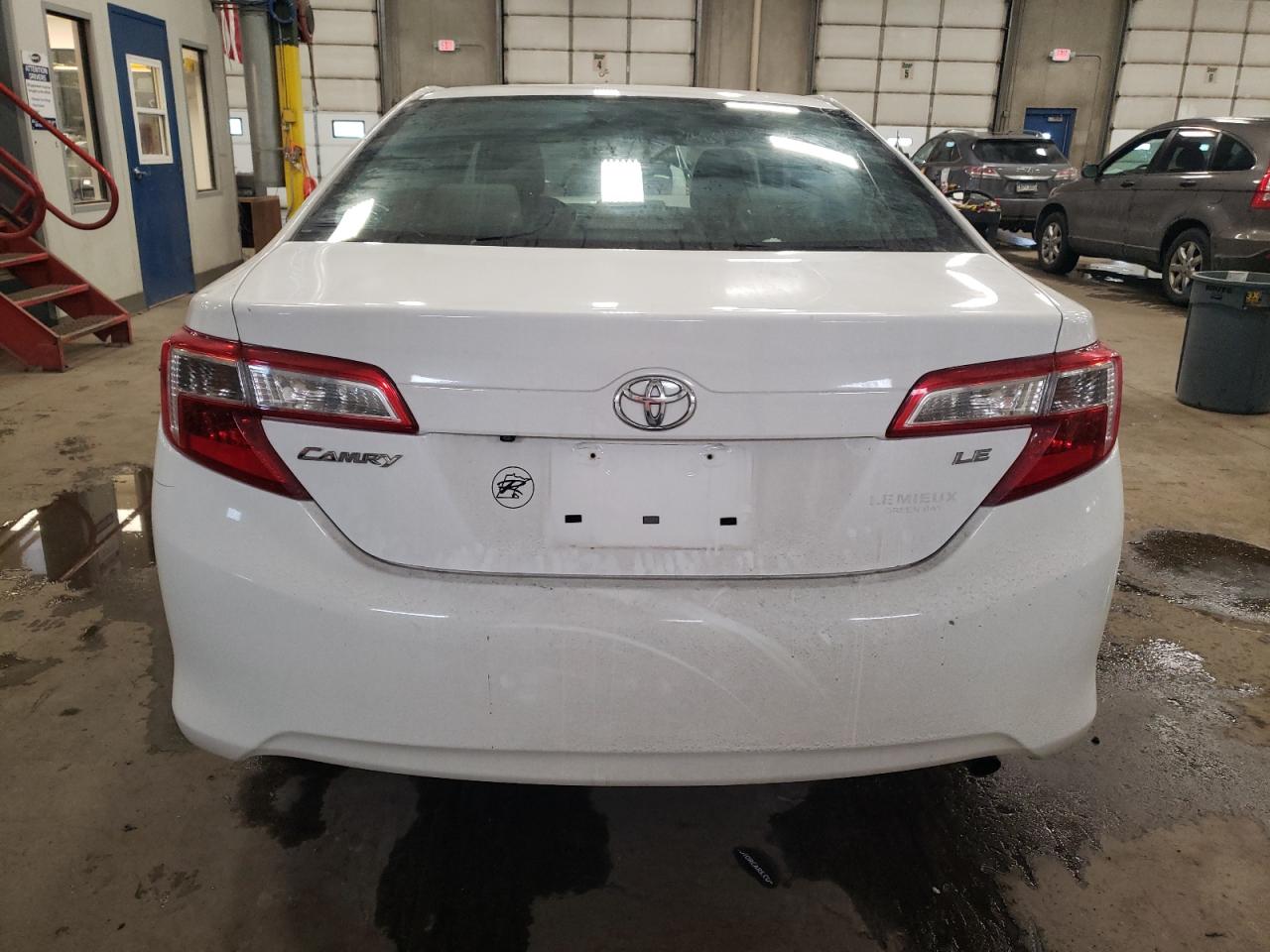 2014 Toyota Camry - Image 6