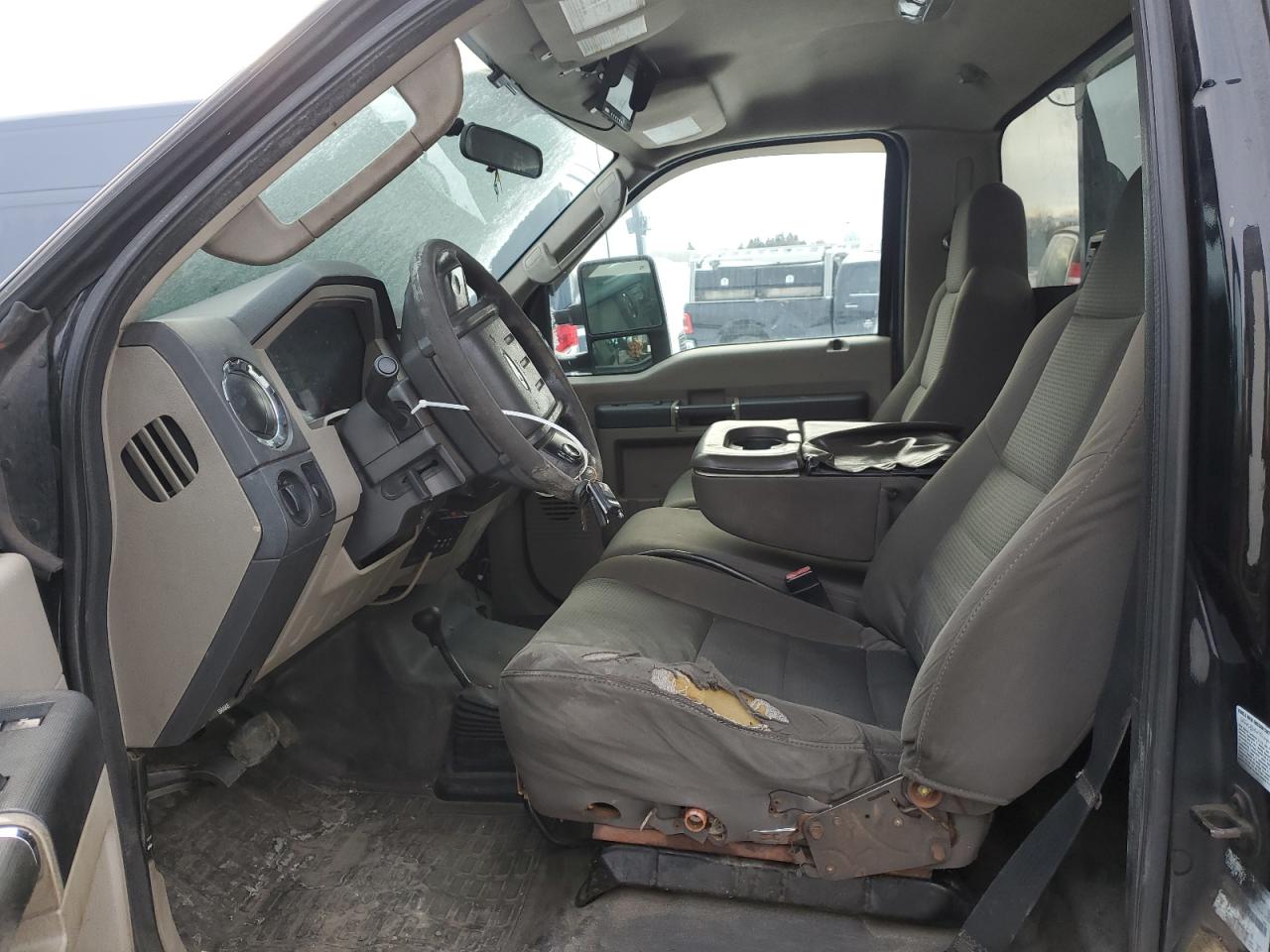 2010 Ford F450 - Image 7